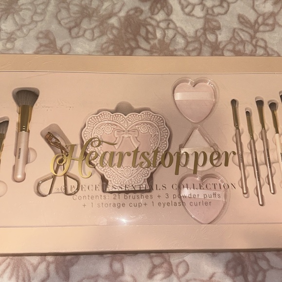 TikTok Viral Heartstopper Pink Makeup Brush Set - Picture 11 of 14